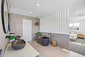 Beach Home in Burleigh Waters