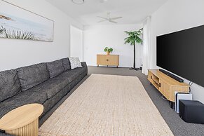 Beach Home in Burleigh Waters