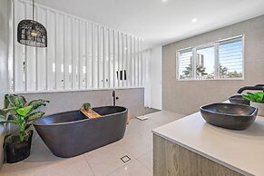 Beach Home in Burleigh Waters