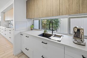 Beach Home in Burleigh Waters