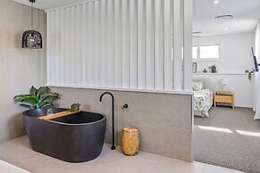 Beach Home in Burleigh Waters