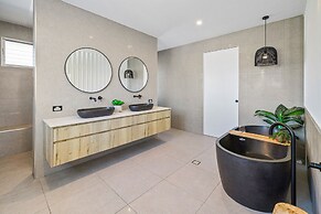 Beach Home in Burleigh Waters