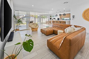 Beach Home in Burleigh Waters