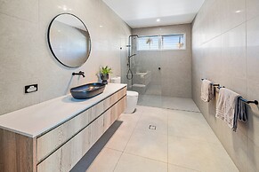 Beach Home in Burleigh Waters