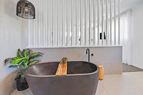 Beach Home in Burleigh Waters