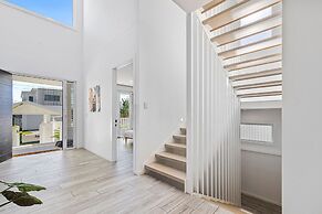 Beach Home in Burleigh Waters