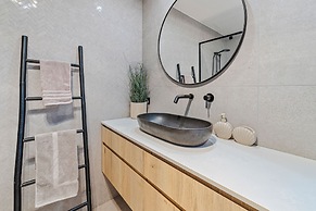 Beach Home in Burleigh Waters