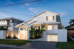 Beach Home in Burleigh Waters