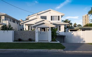 Beach Home in Burleigh Waters
