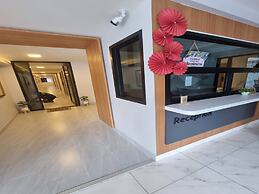 OYO 75495 Ratchadadome Hostel Bangkok