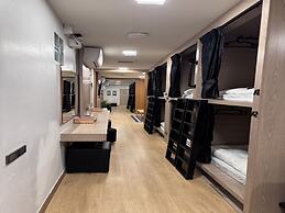 OYO 75495 Ratchadadome Hostel Bangkok