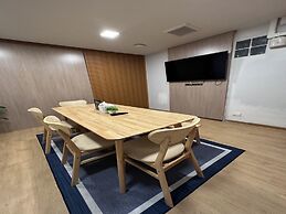 OYO 75495 Ratchadadome Hostel Bangkok