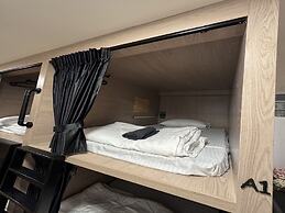 OYO 75495 Ratchadadome Hostel Bangkok