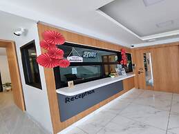 OYO 75495 Ratchadadome Hostel Bangkok