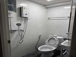 OYO 75495 Ratchadadome Hostel Bangkok