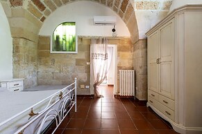 3936 Corte dei Falconi by Barbarhouse