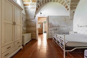 3936 Corte dei Falconi by Barbarhouse