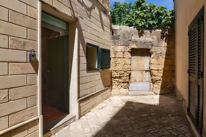 3936 Corte dei Falconi by Barbarhouse