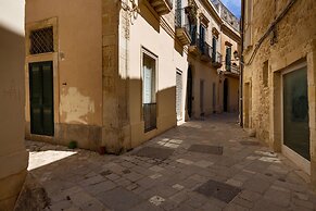 3936 Corte dei Falconi by Barbarhouse