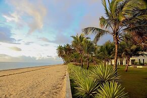Ahadi Beachfront 2 Bedroom by YourHost