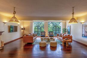Riverside Tropical oasis 4bedroom