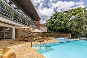 Riverside Tropical oasis 4bedroom