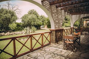 Trikalioti's Lush Estate Apt Afrodity