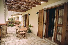 Trikalioti's Lush Estate Apt Afrodity