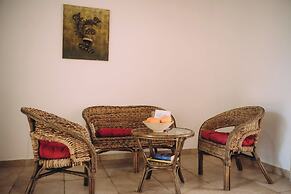 Trikalioti's Lush Estate Apt Afrodity