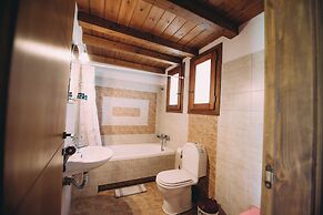 Trikalioti's Lush Estate Apt Afrodity