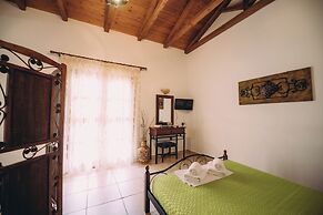 Trikalioti's Lush Estate Apt Afrodity