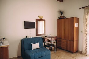 Trikalioti's Lush Estate Apt Arethousa