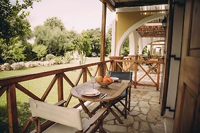 Trikalioti's Lush Estate Apt Eleni