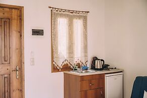 Trikalioti's Lush Estate Apt Eleni