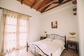 Trikalioti's Lush Estate Apt Artemis