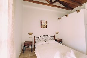 Trikalioti's Lush Estate Apt Artemis