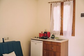 Trikalioti's Lush Estate Apt Artemis