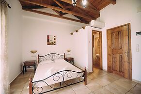 Trikalioti's Lush Estate Apt Eleonora