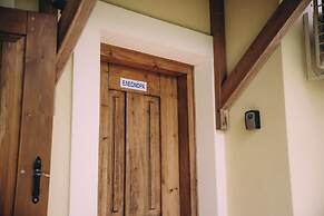 Trikalioti's Lush Estate Apt Eleonora