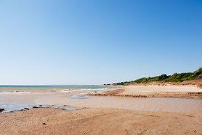 Trikalioti's Lush Estate Apt Eleonora