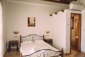 Trikalioti's Lush Estate Apt Eleonora