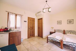 Trikalioti's Lush Estate Apt Epaminontas