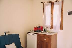 Trikalioti's Lush Estate Apt Epaminontas