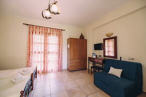 Trikalioti's Lush Estate Apt Epaminontas