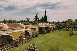 Trikalioti's Lush Estate Apt Dimitrios