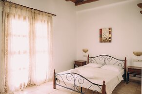 Trikalioti's Lush Estate Apt Dimitrios