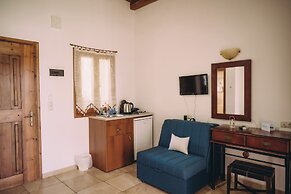 Trikalioti's Lush Estate Apt Dimitrios