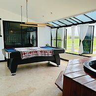 Penguin Villa Resort & Bistro