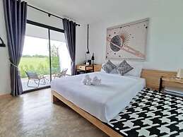 Penguin Villa Resort & Bistro