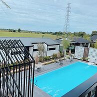 Penguin Villa Resort & Bistro